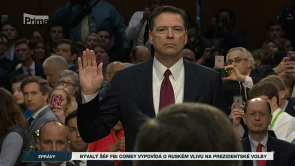 8. 6. 2017 ZPRÁVY: Bývalý šéf FBI Comey vypovídá o ruském vlivu na prezidentské volby